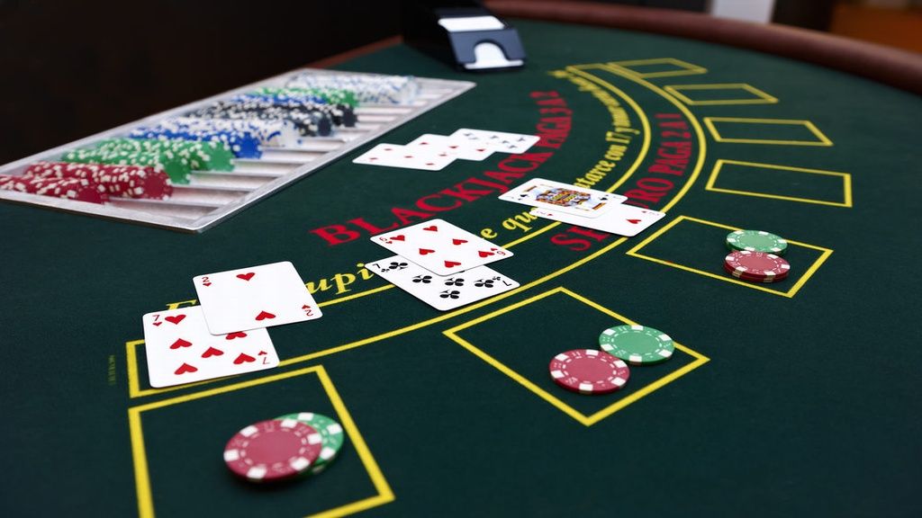 ¿Cómo jugar blackjack online con dinero real?