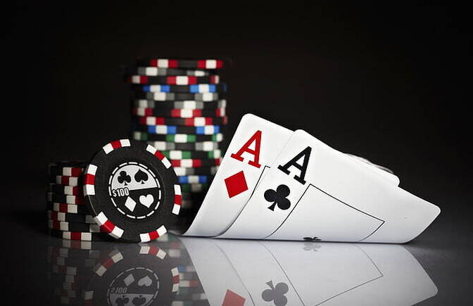 ¿Se puede jugar blackjack en Monopoly Casino?