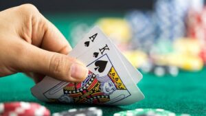 ¿Se puede jugar blackjack en Monopoly Casino?
